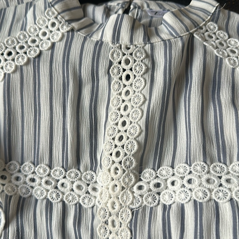 New York & Company Striped Ruffle Sleeve Top Size M NWT - Picture 4 of 8